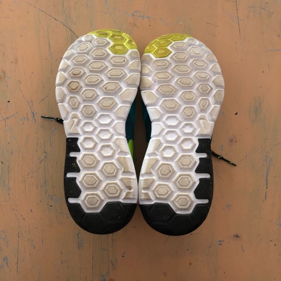 ❌❌SOLD❌❌Women’s Nike’s! Size 6.5! Worn TWICE! - Picture 4 of 4